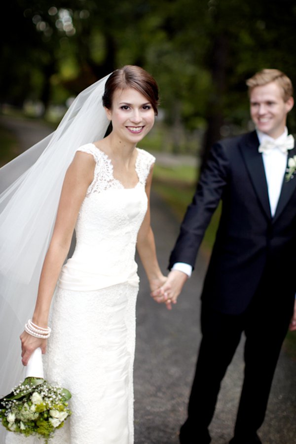 wedding hand hold